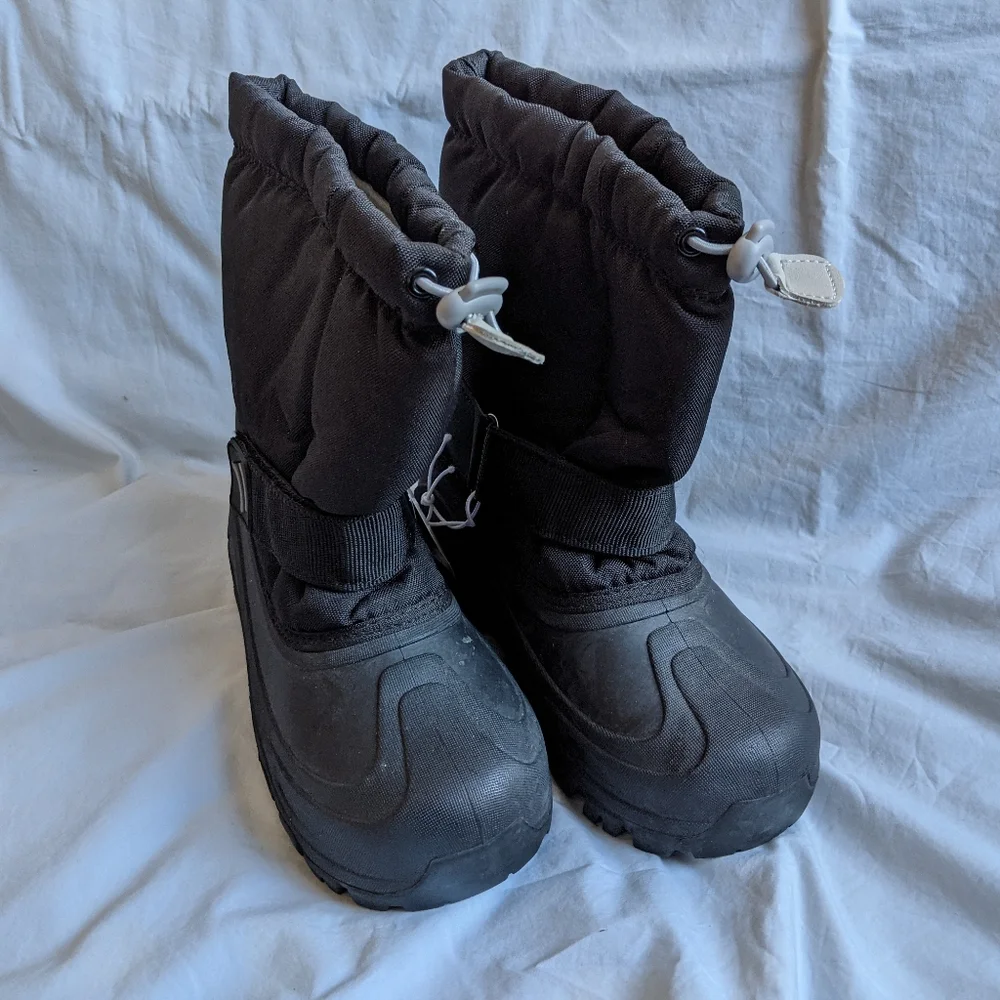 NWT Circo Unisex winter boots size 2